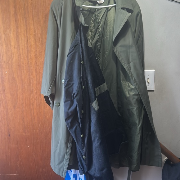 Long impermeable jacket. - Picture 7 of 7
